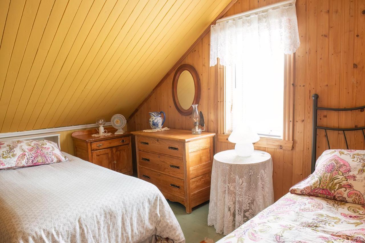 Bed & Cafe Petit Papillon Bed & Breakfast Grandes Bergeronnes Bagian luar foto