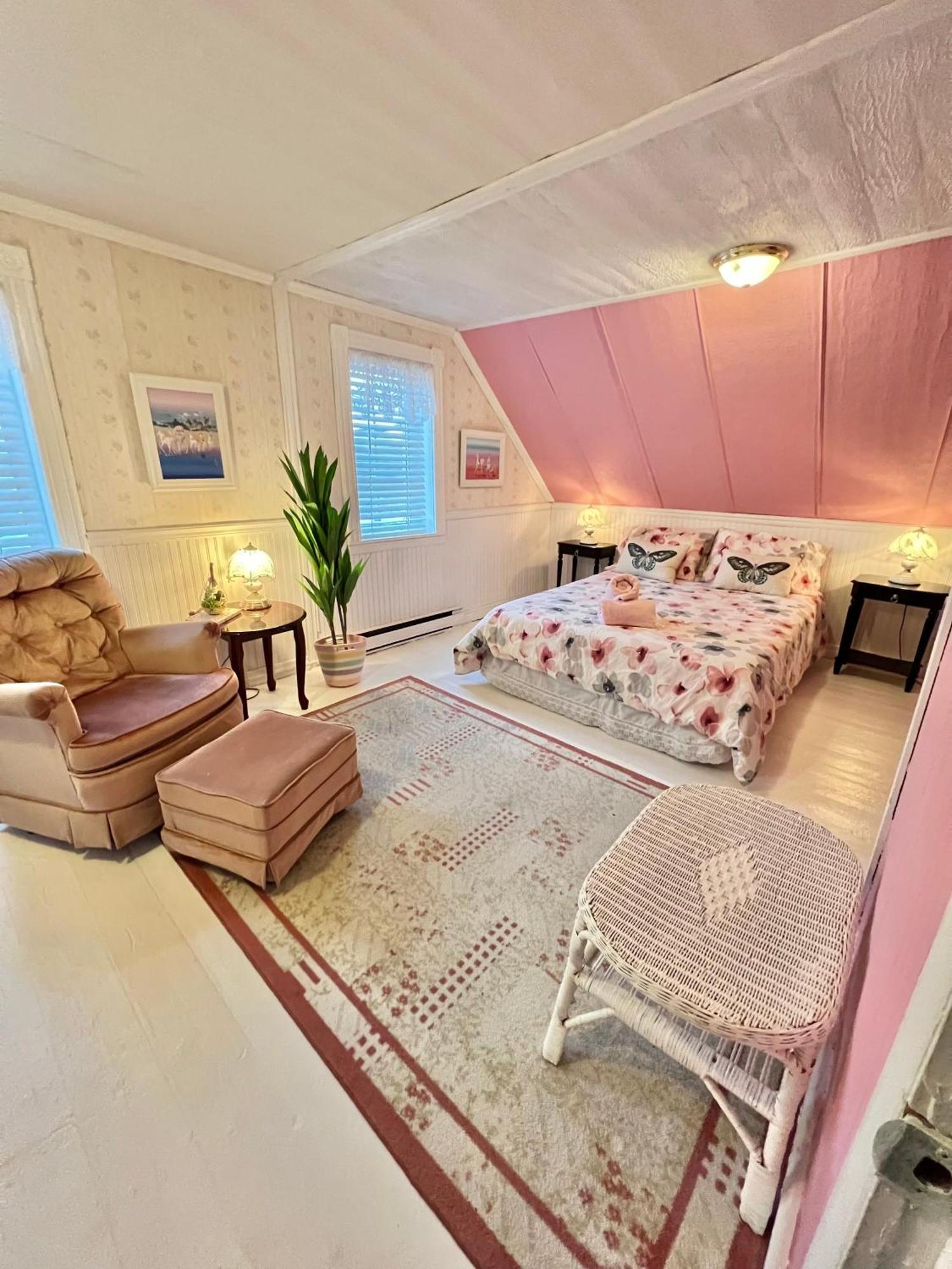 Bed & Cafe Petit Papillon Bed & Breakfast Grandes Bergeronnes Bagian luar foto