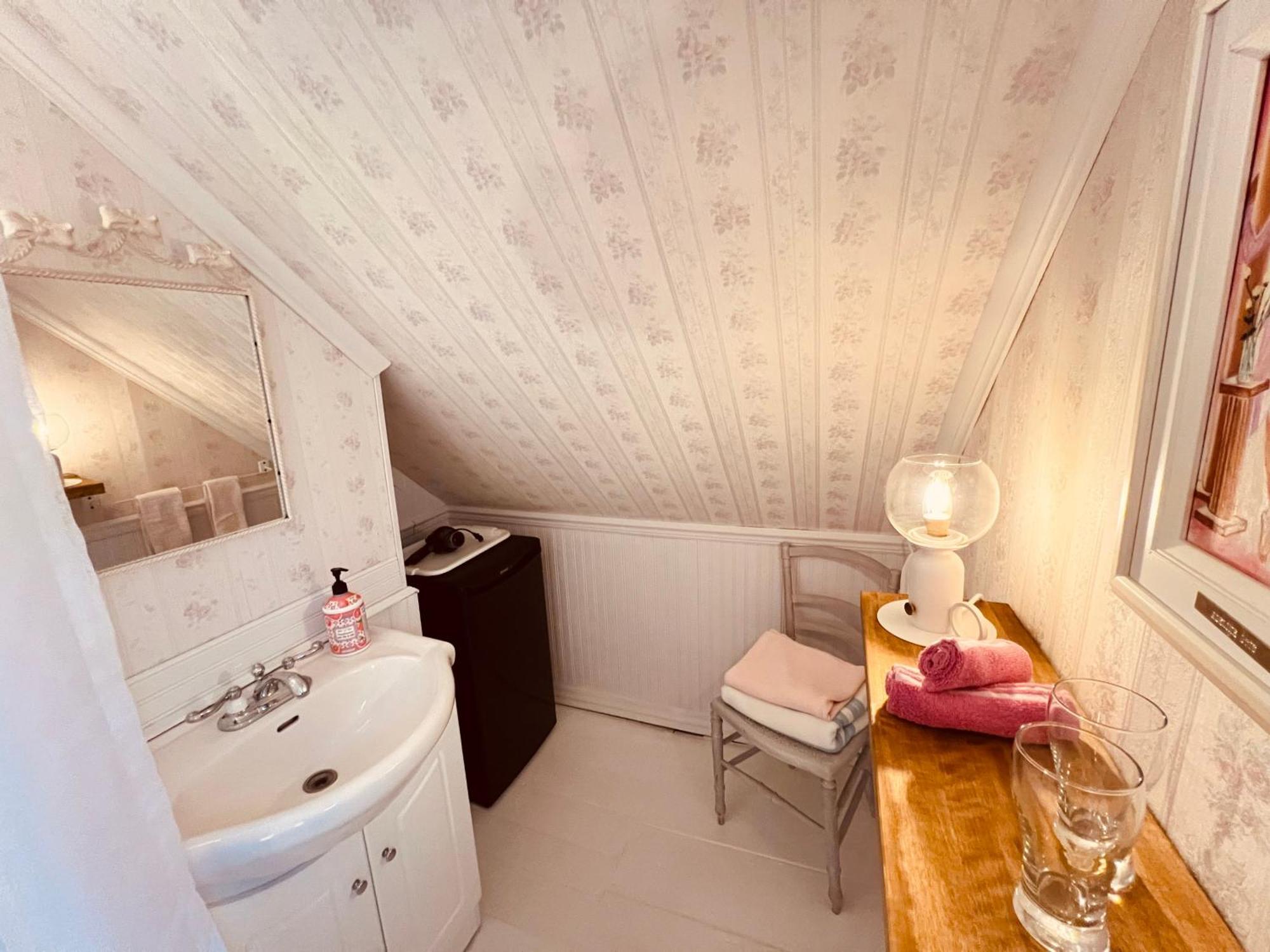 Bed & Cafe Petit Papillon Bed & Breakfast Grandes Bergeronnes Ruang foto