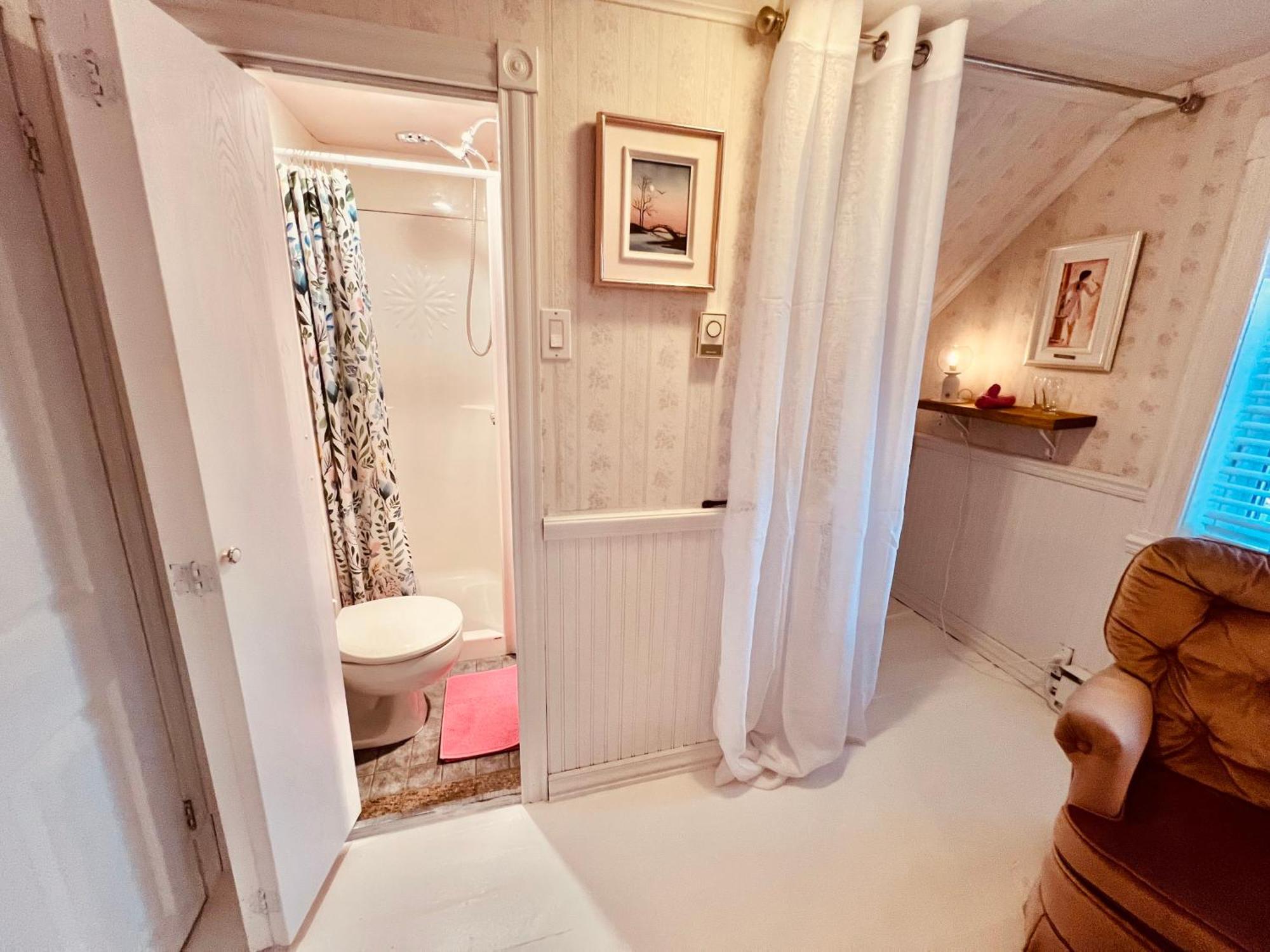 Bed & Cafe Petit Papillon Bed & Breakfast Grandes Bergeronnes Ruang foto