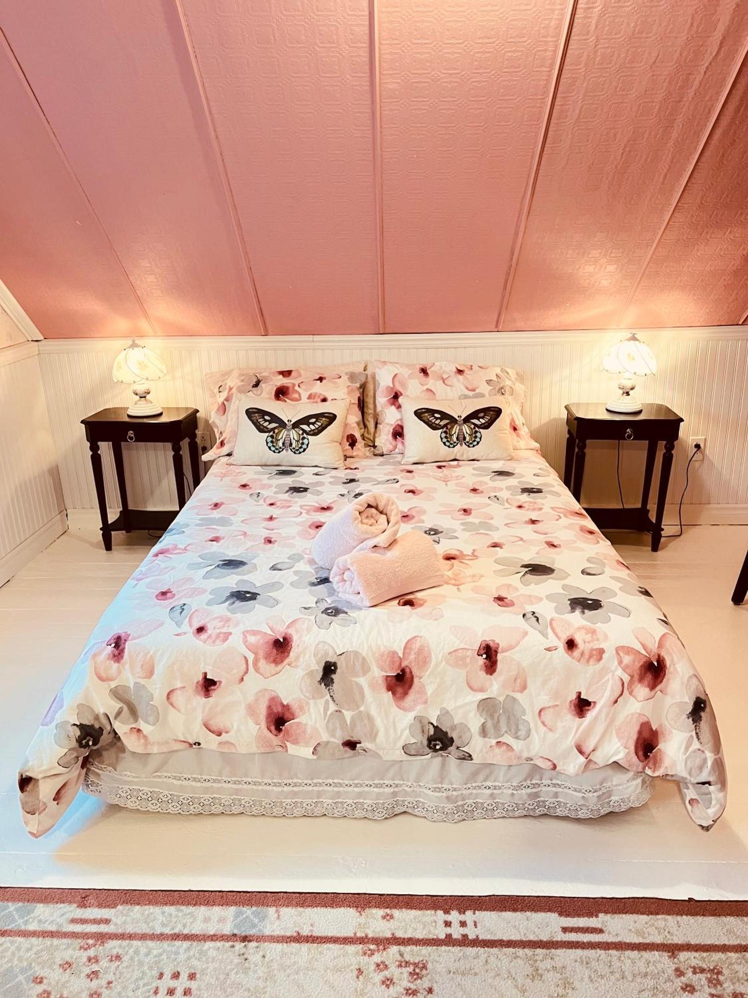 Bed & Cafe Petit Papillon Bed & Breakfast Grandes Bergeronnes Ruang foto