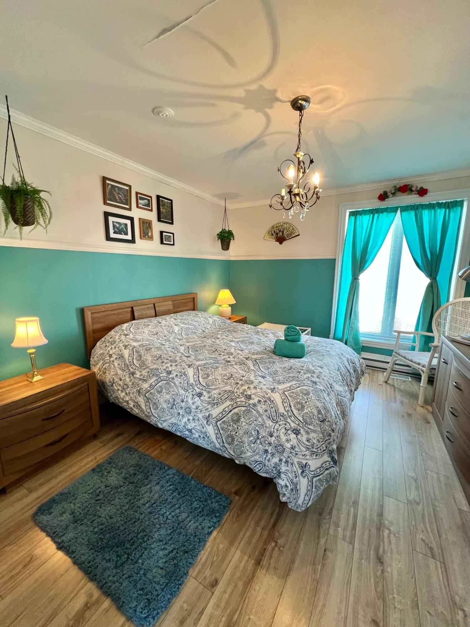 Bed & Cafe Petit Papillon Bed & Breakfast Grandes Bergeronnes Bagian luar foto